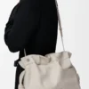 Panta Medium Flamenco Clutch aus glänzendem Kalbsleder Light Ghost
