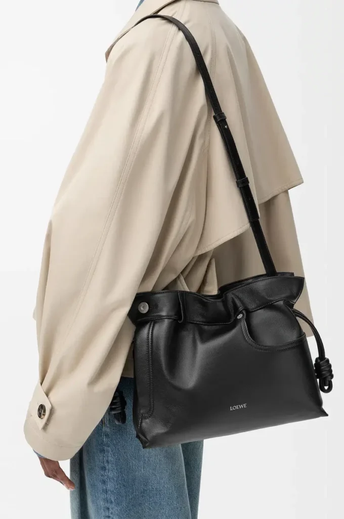 Panta Medium Flamenco Clutch aus glänzendem Kalbsleder Schwarz