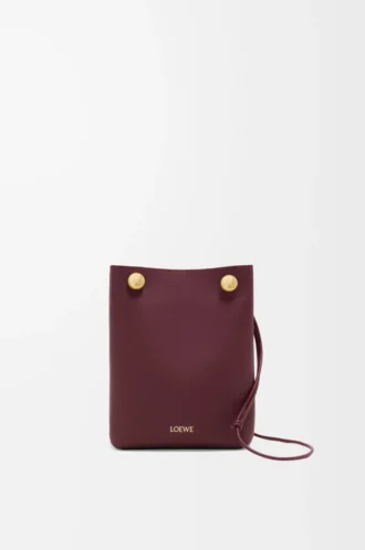 Pebble-Beutel aus glattem Kalbsleder Dark Burgundy