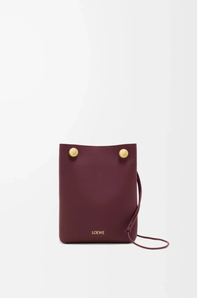 Pebble-Beutel aus glattem Kalbsleder Dark Burgundy