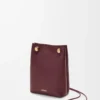 Pebble-Beutel aus glattem Kalbsleder Dark Burgundy