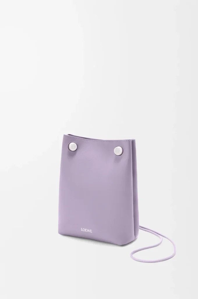 Pebble-Beutel aus glattem Kalbsleder in Dirty Mauve