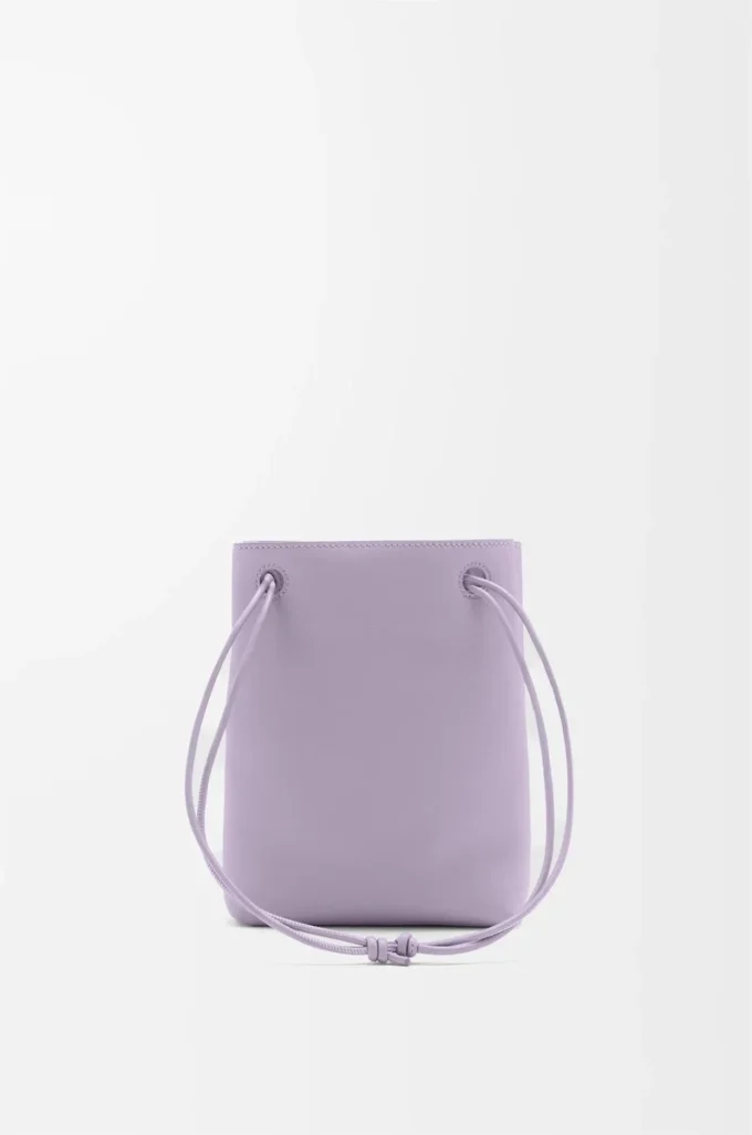 Pebble-Beutel aus glattem Kalbsleder in Dirty Mauve
