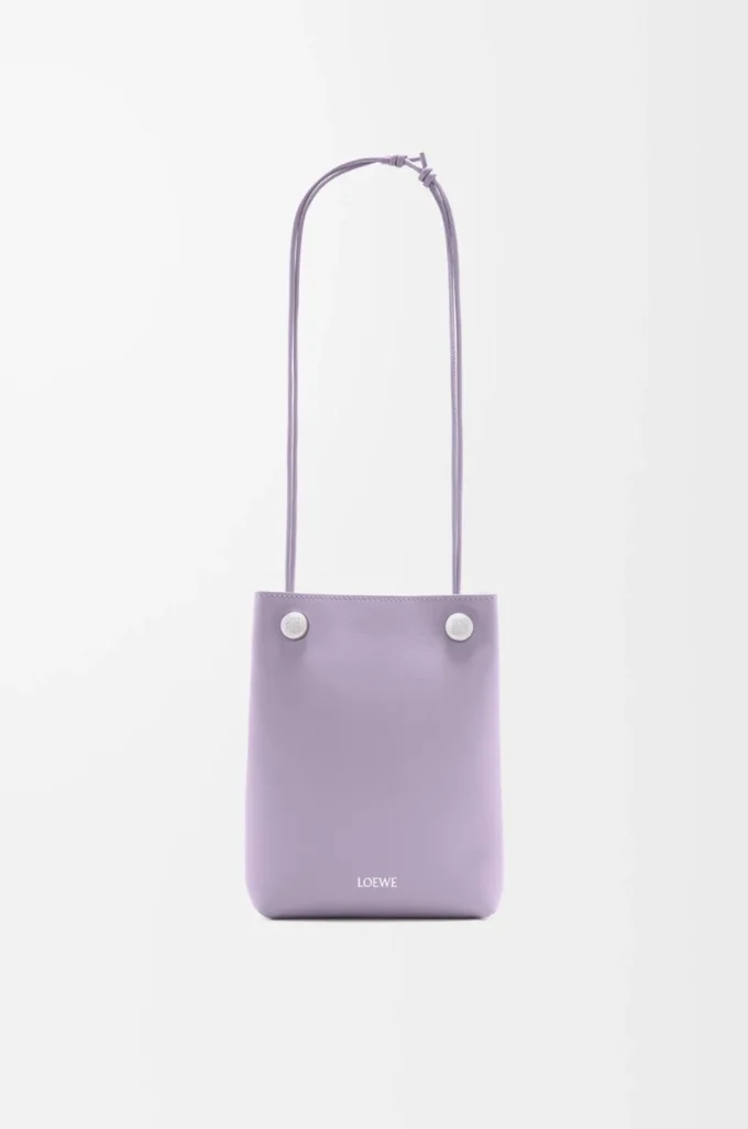 Pebble-Beutel aus glattem Kalbsleder in Dirty Mauve