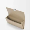 Pebble Continental-Brieftasche aus mini-genarbtem Kalbsleder in Clay