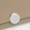 Pebble Continental-Brieftasche aus mini-genarbtem Kalbsleder in Clay