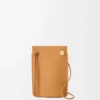 Pebble Dice Tasche aus klassischem Kalbsleder in Warm Desert