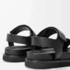 Pebble Fussbett-Sandale aus weichem Kalbsleder Schwarz
