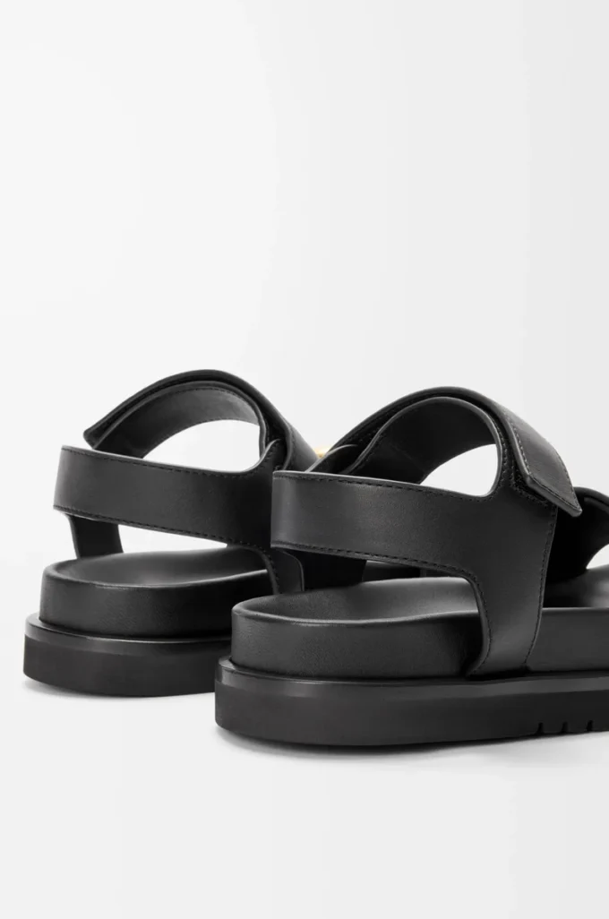 Pebble Fussbett-Sandale aus weichem Kalbsleder Schwarz