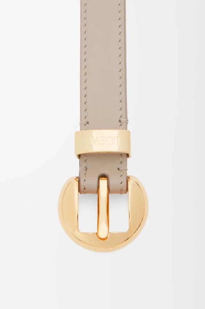 Pebble-Gürtel aus glattem Kalbsleder Sand/Gold