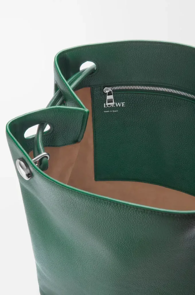 Pebble Hobo aus geschmeidigem genarbtem Kalbsleder Evergreen