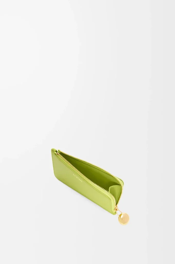 Pebble-Münzkartenetui aus glänzendem Nappakalbsleder in Meadow Green