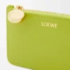 Pebble-Münzkartenetui aus glänzendem Nappakalbsleder in Meadow Green