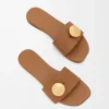Pebble-Pantolette aus weichem Kalbsleder in Eiche