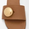 Pebble-Pantolette aus weichem Kalbsleder in Eiche