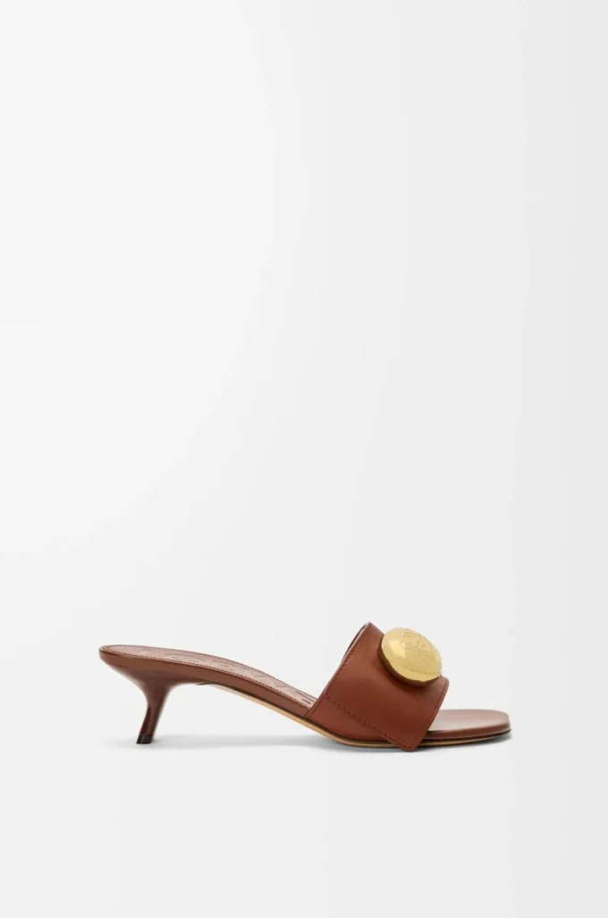Pebble-Pantolette aus weichem Kalbsleder in Rust
