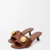 Pebble-Pantolette aus weichem Kalbsleder in Rust