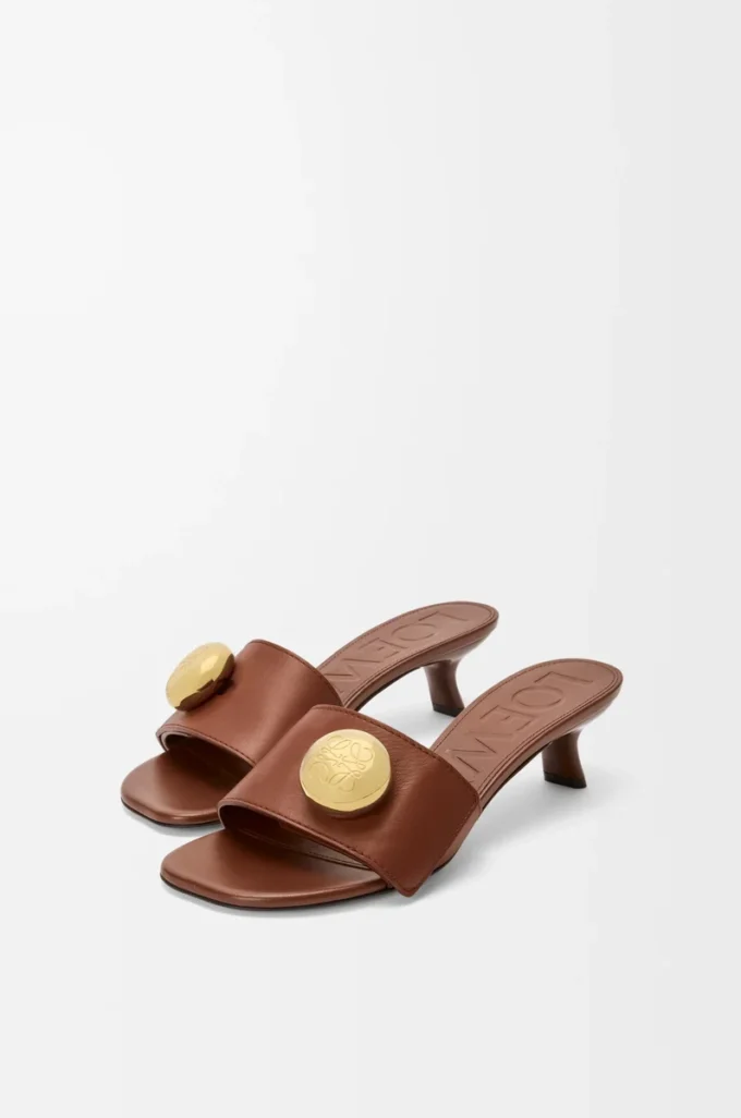 Pebble-Pantolette aus weichem Kalbsleder in Rust