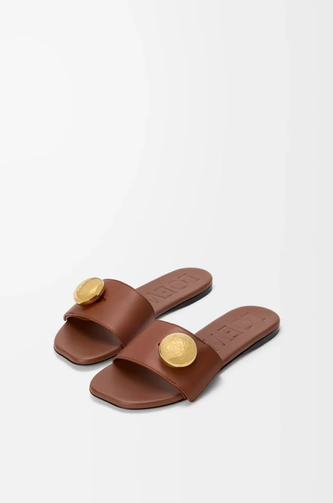 Pebble-Pantolette aus weichem Kalbsleder in Rust