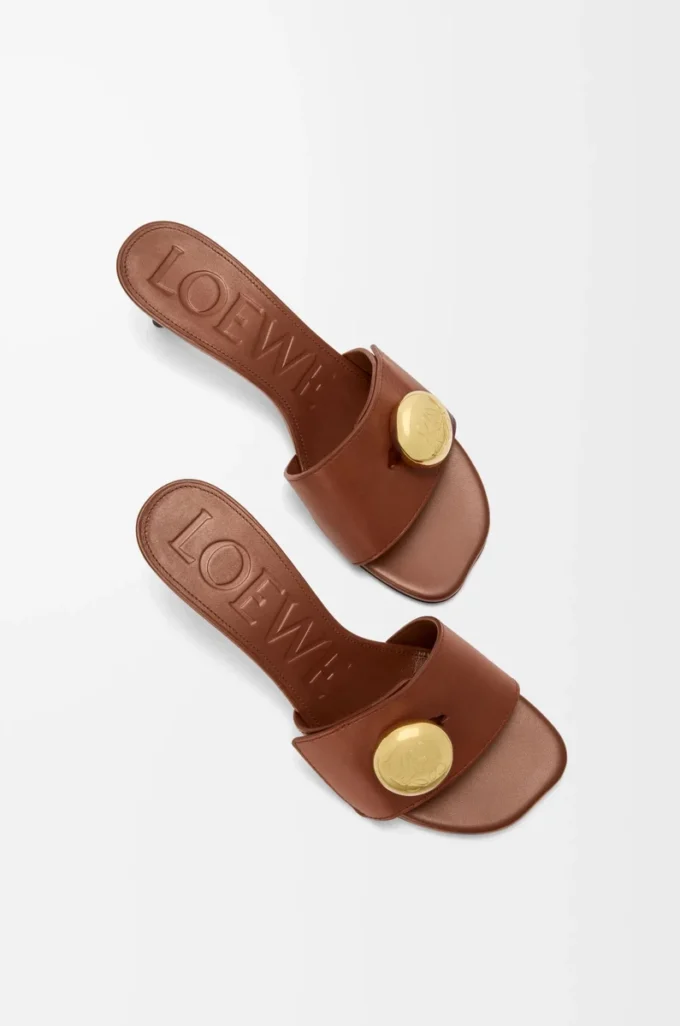 Pebble-Pantolette aus weichem Kalbsleder in Rust