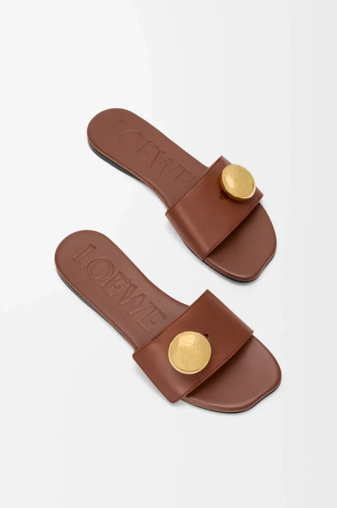 Pebble-Pantolette aus weichem Kalbsleder in Rust