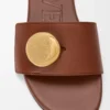 Pebble-Pantolette aus weichem Kalbsleder in Rust