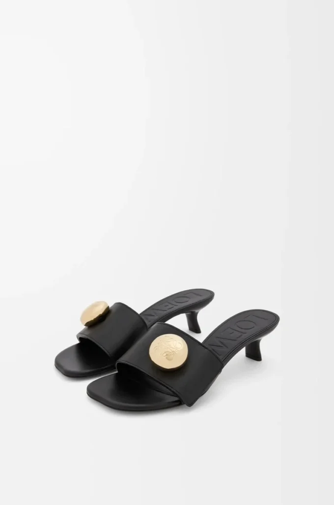 Pebble-Pantolette aus weichem Kalbsleder in Schwarz