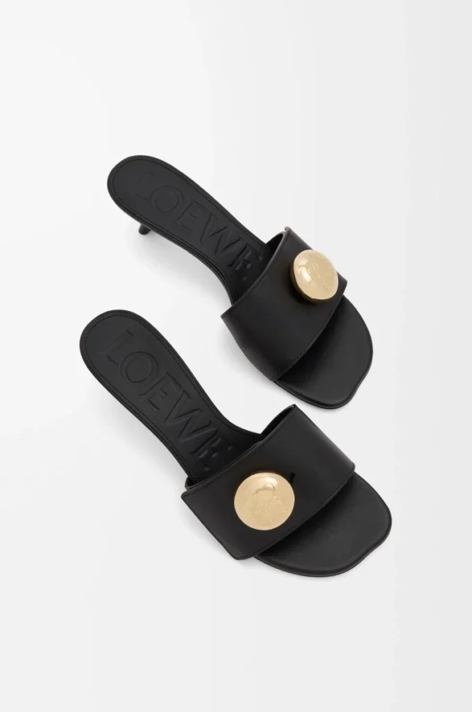 Pebble-Pantolette aus weichem Kalbsleder in Schwarz