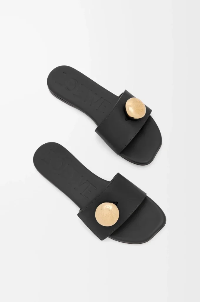 Pebble-Pantolette aus weichem Kalbsleder in Schwarz