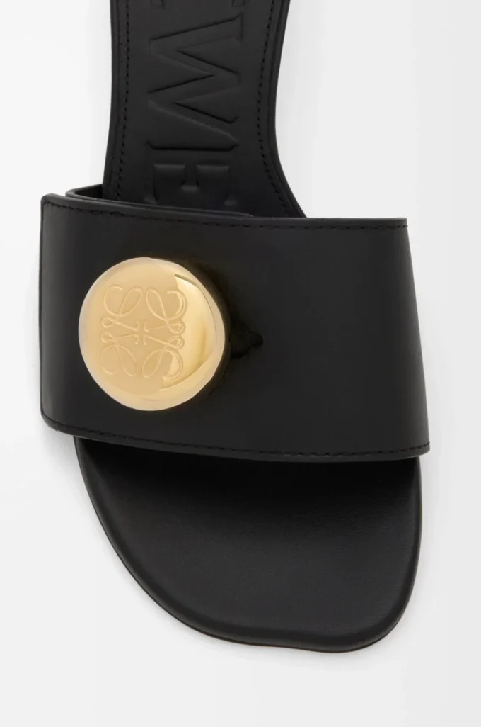 Pebble-Pantolette aus weichem Kalbsleder in Schwarz