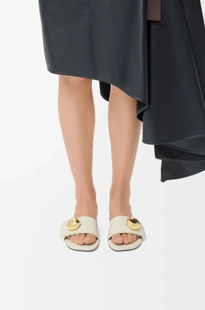 Pebble-Pantolette aus weichem Kalbsleder in Sea Salt
