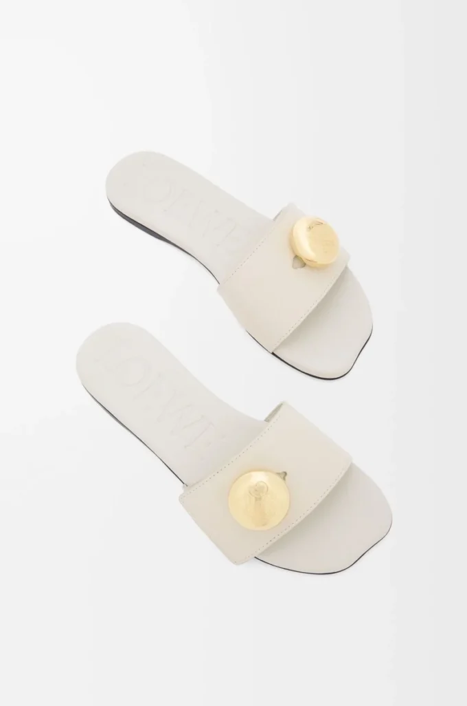 Pebble-Pantolette aus weichem Kalbsleder in Sea Salt