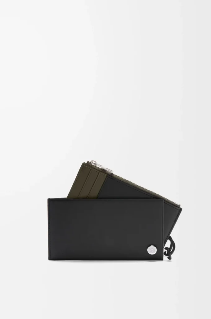 Pebble Slider Münzkartenetui aus glänzendem Nappakalbsleder in Schwarz/Dunkelkhaki