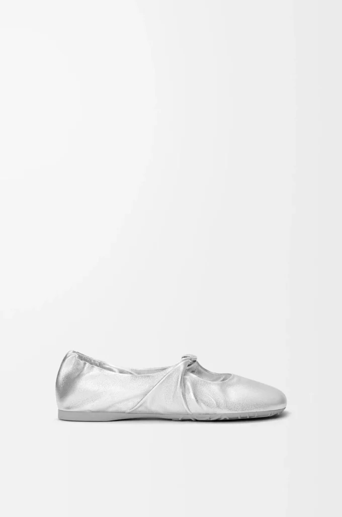 Pebble Soft Ballerina aus laminiertem Nappalammleder in Silber