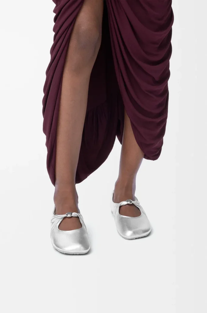 Pebble Soft Ballerina aus laminiertem Nappalammleder in Silber