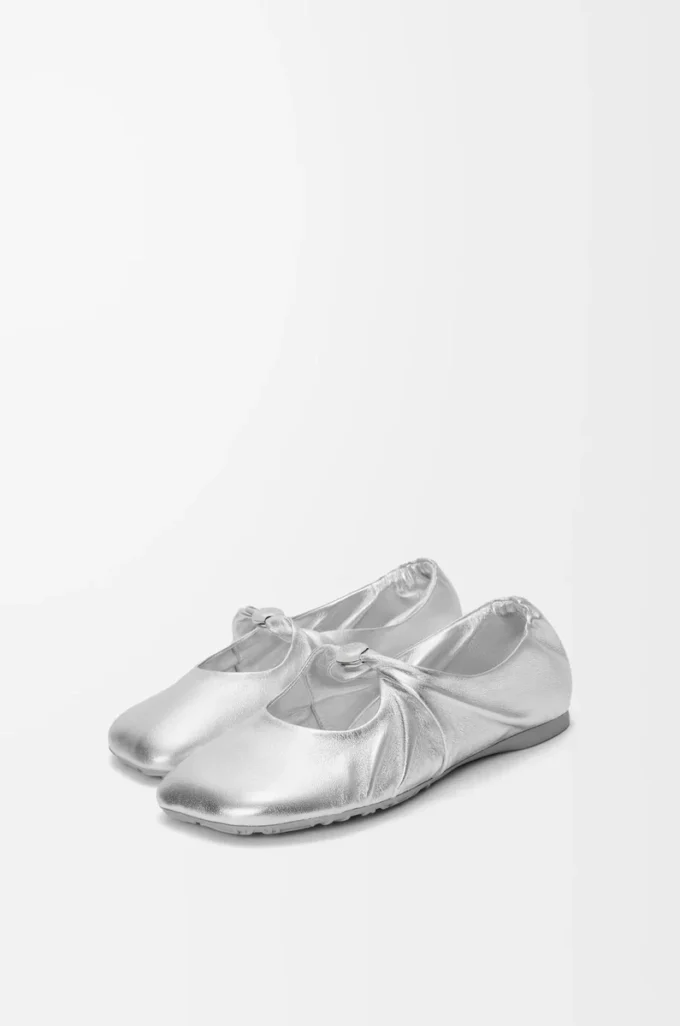 Pebble Soft Ballerina aus laminiertem Nappalammleder in Silber