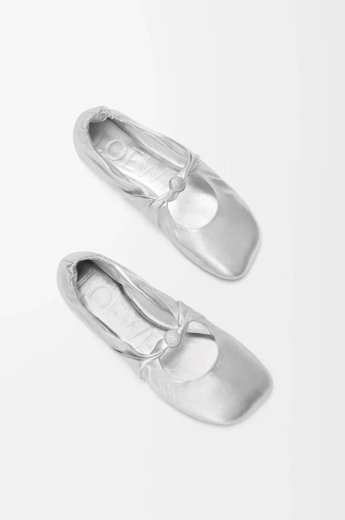 Pebble Soft Ballerina aus laminiertem Nappalammleder in Silber