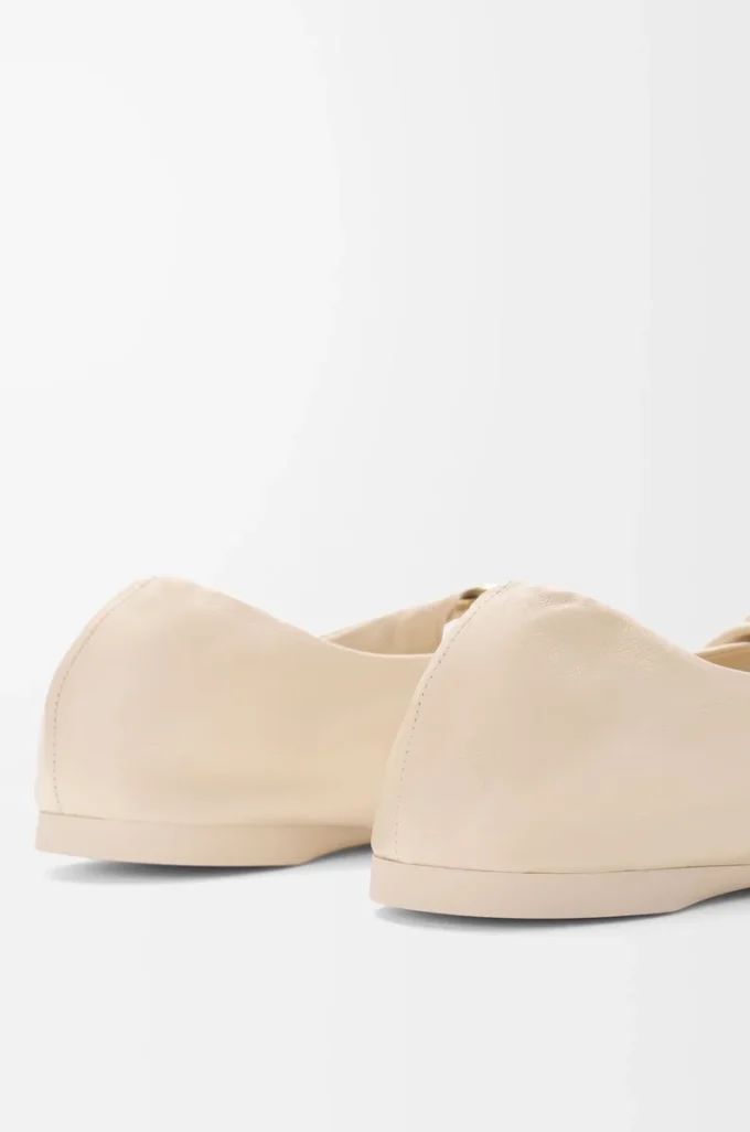 Pebble Soft Ballerina aus Nappalammleder in Dough