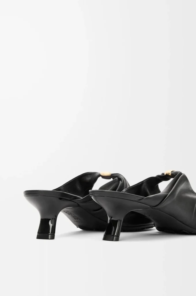 Pebble Soft Pantolette aus Nappalammleder in Schwarz