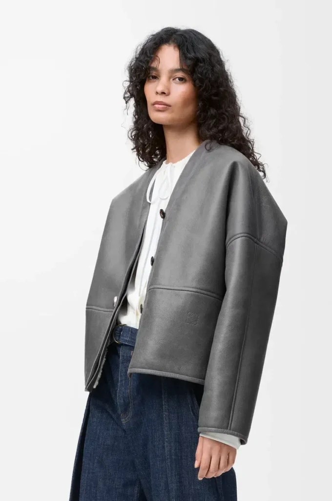 Pebble-Strickjacke aus Lammfell Hellgrau