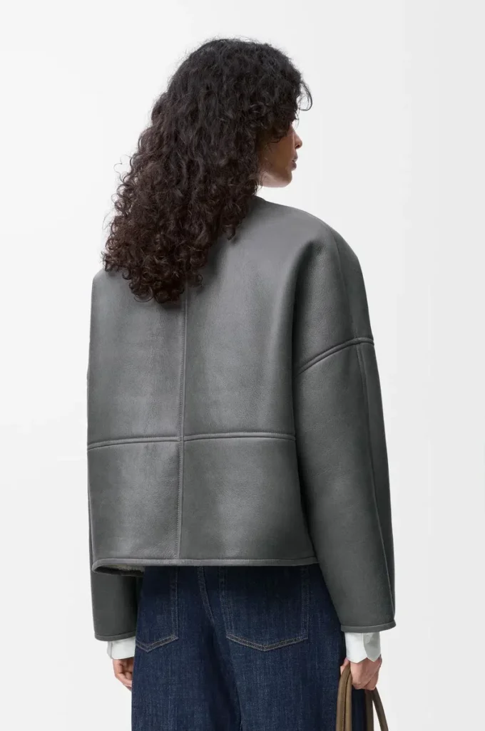 Pebble-Strickjacke aus Lammfell Hellgrau