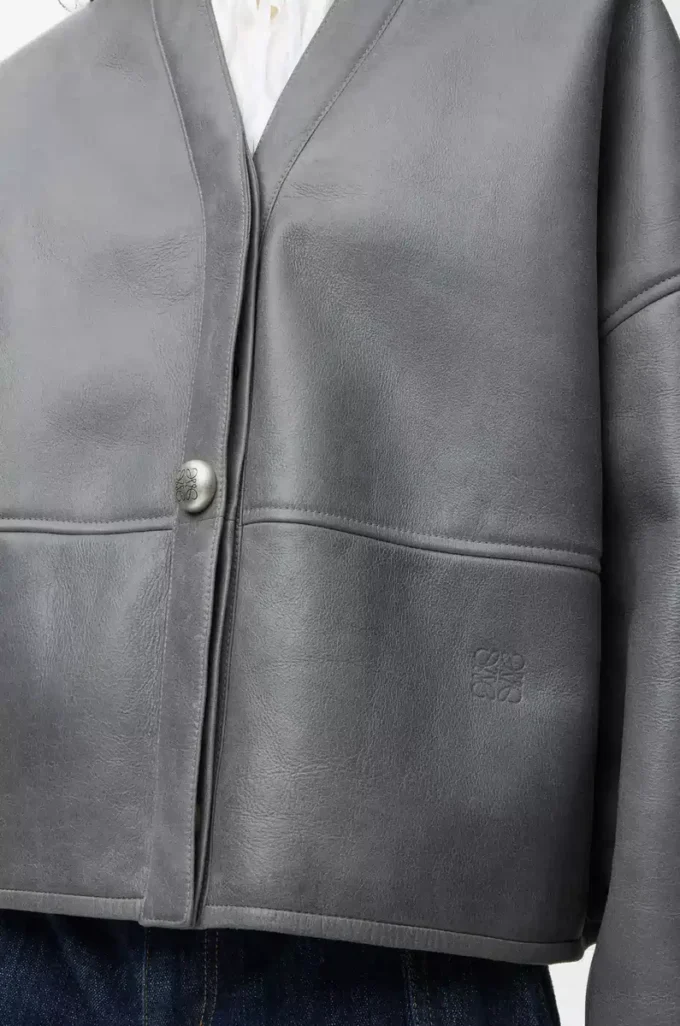 Pebble-Strickjacke aus Lammfell Hellgrau