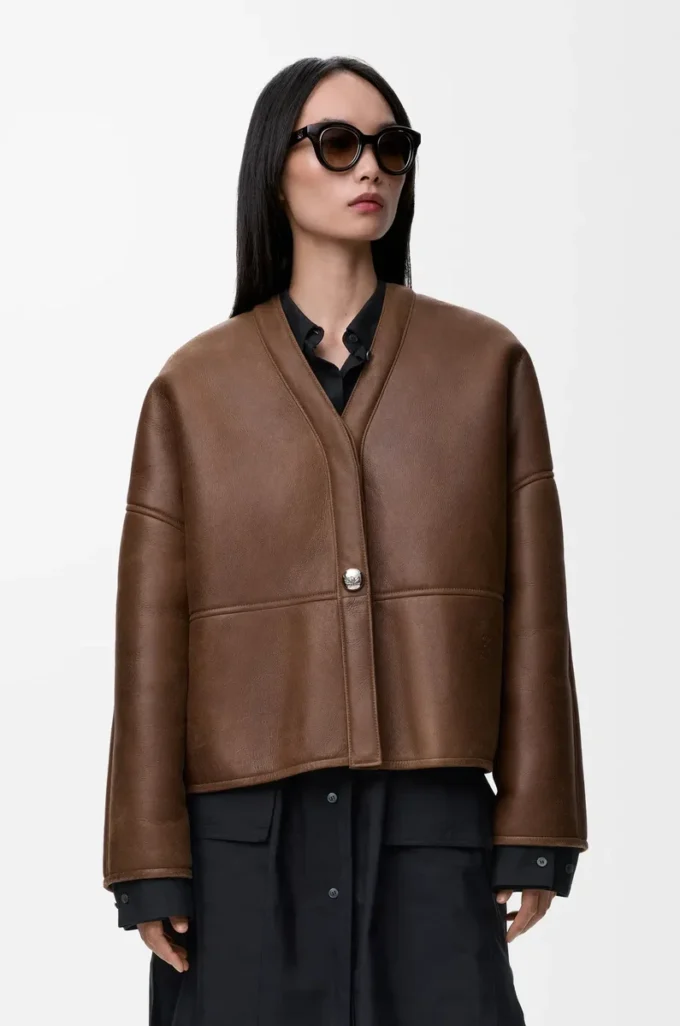 Pebble-Strickjacke aus Lammfell in Khaki-Braun