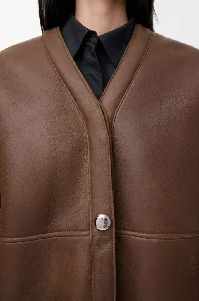 Pebble-Strickjacke aus Lammfell in Khaki-Braun