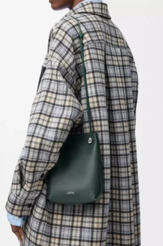 Pebble-Tasche aus glattem Kalbsleder Sherwood
