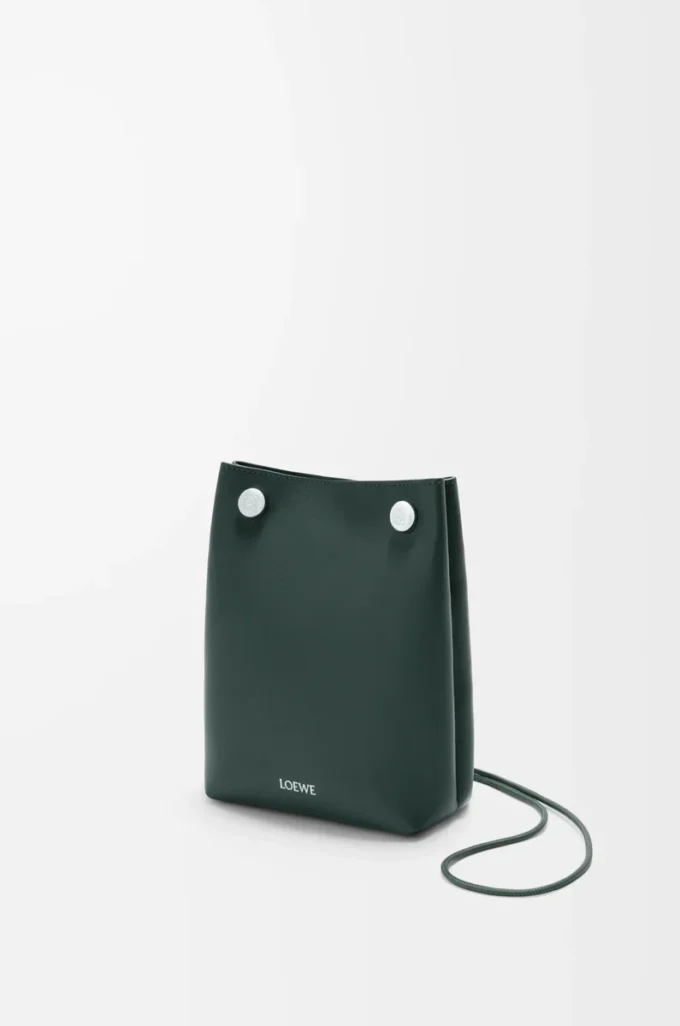 Pebble-Tasche aus glattem Kalbsleder Sherwood
