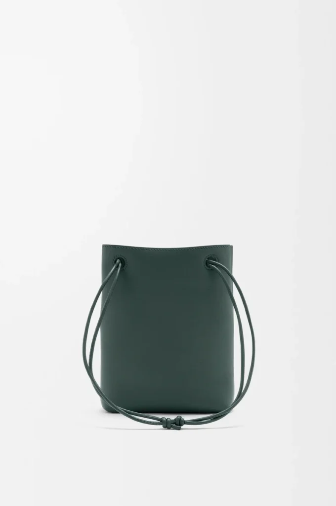 Pebble-Tasche aus glattem Kalbsleder Sherwood