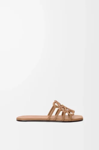 Petal Anagram Pantolette aus weichem Kalbsleder in Camel