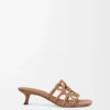 Petal Anagram Pantolette aus weichem Kalbsleder in Camel