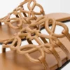 Petal Anagram Pantolette aus weichem Kalbsleder in Camel